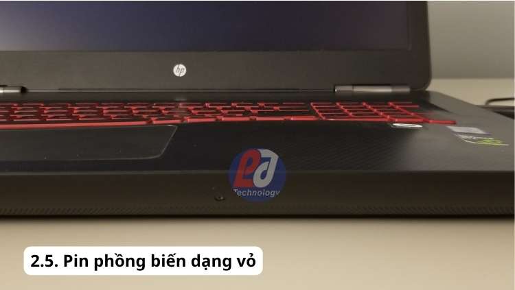 Khối pin căng phồng đẩy cong vênh vỏ máy là dấu hiệu pin laptop bị chai